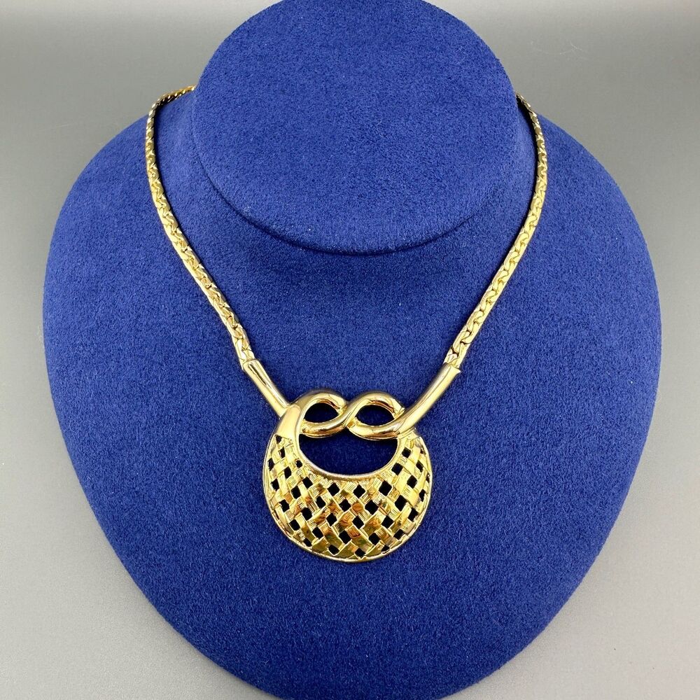 Vintage Lavalier Pendant Choker Necklace Gold Tone Basket Weave 16"
